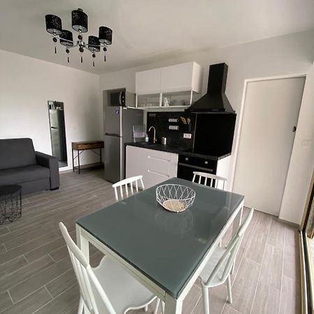 ז'ואן-לה-פינס Superbe Appartement Renove A Neuf A 100M De La Mer מראה חיצוני תמונה