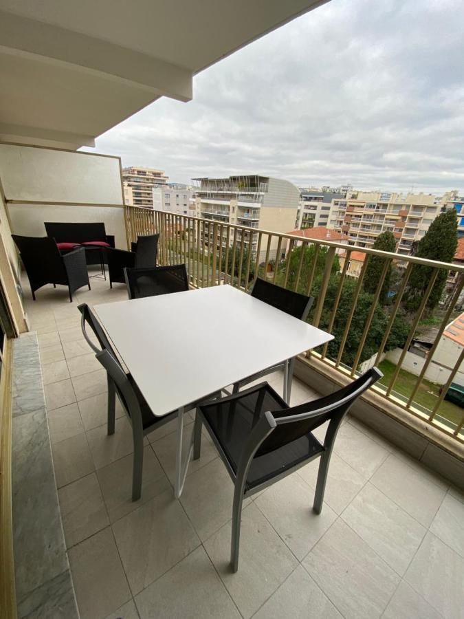 ז'ואן-לה-פינס Superbe Appartement Renove A Neuf A 100M De La Mer מראה חיצוני תמונה