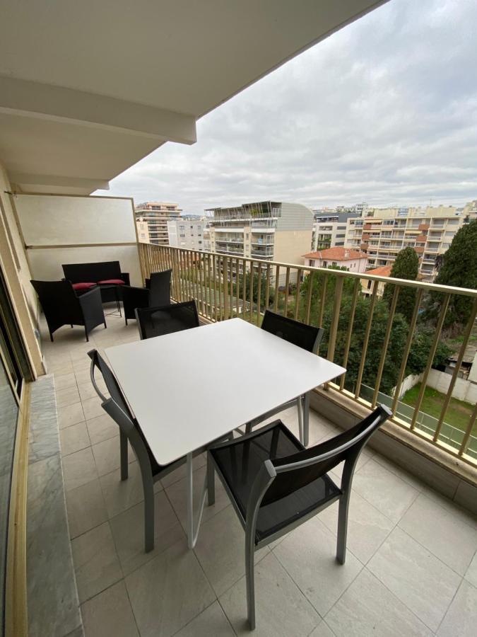 ז'ואן-לה-פינס Superbe Appartement Renove A Neuf A 100M De La Mer מראה חיצוני תמונה