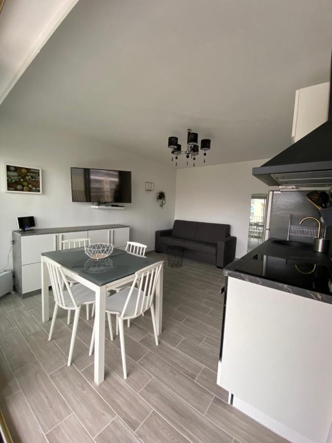 ז'ואן-לה-פינס Superbe Appartement Renove A Neuf A 100M De La Mer מראה חיצוני תמונה